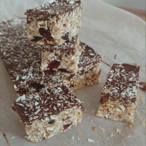 Batoniki musli oblane czekoladą (bez pieczenia!)