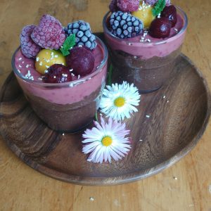 Deser czekoladowy z musem z wiśni i awokado